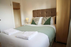 Ensuite With Kitchen Modern Large double-bed room in Zone 2